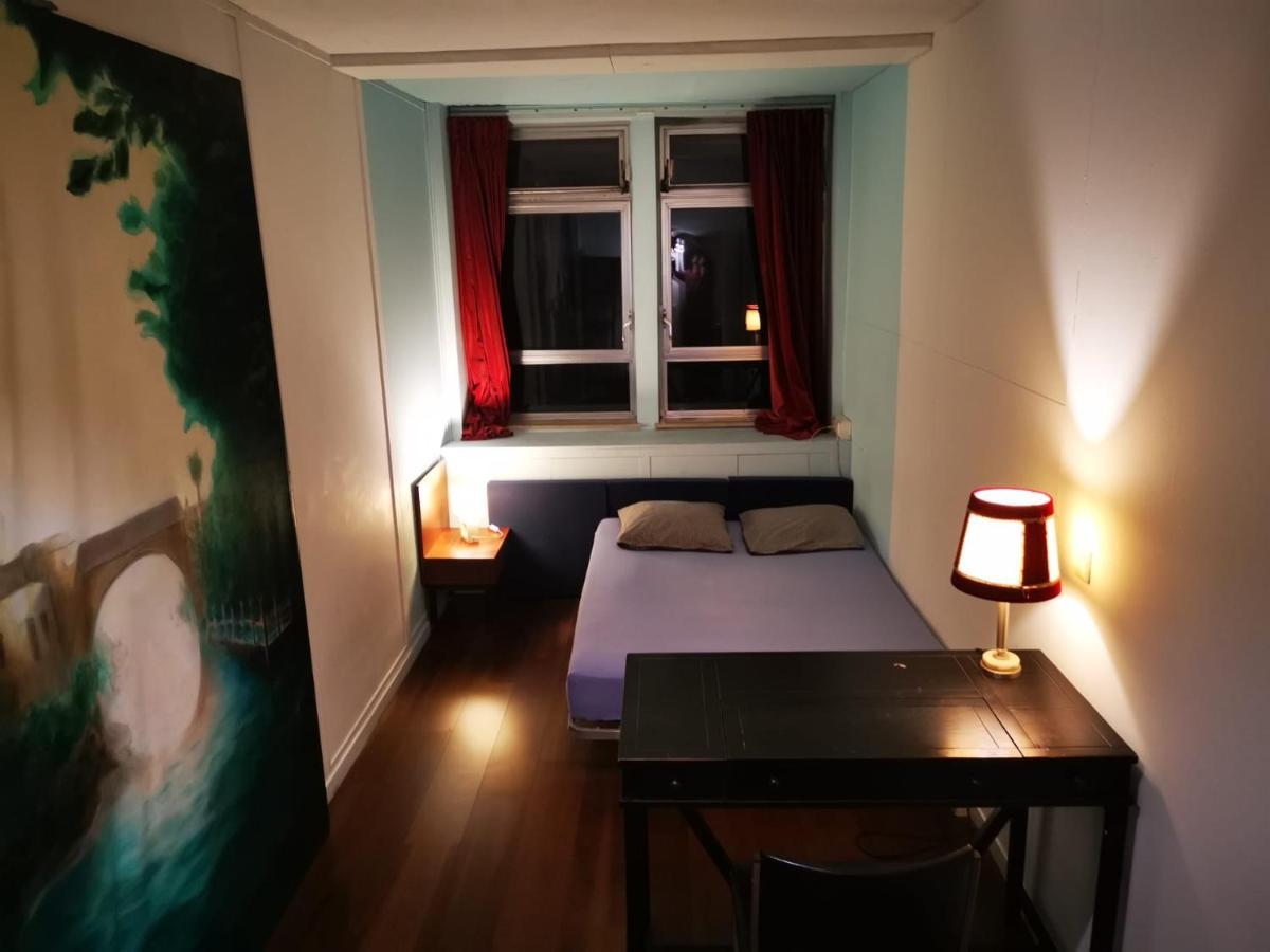 Ghostel 1St - Aventure Alternative - Guest House - Arts-Factory-Experience - For Artists, Makers And Open Minds - Attention, We Are Not A Hotel And Are Not Adapted For Everybody - Read Host Warnings Before Reservation - Www,Providence,Be Asbl شارلروا المظهر الخارجي الصورة